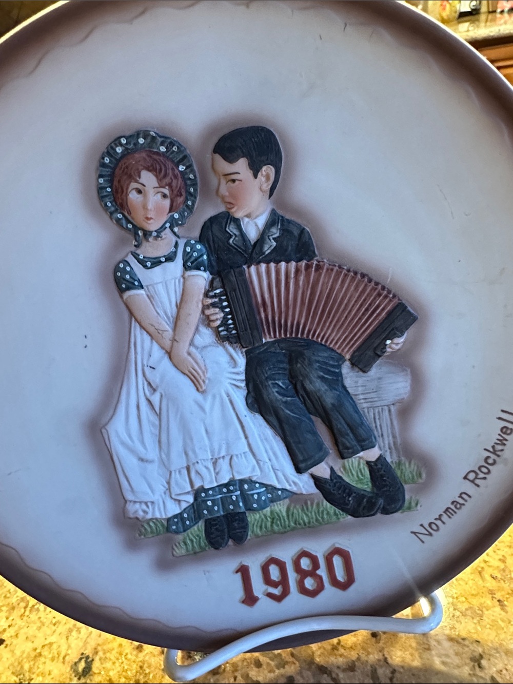 Norman Rockwell 3D Second Ltd. Edition Annual Plate • LOVERS • NEW!